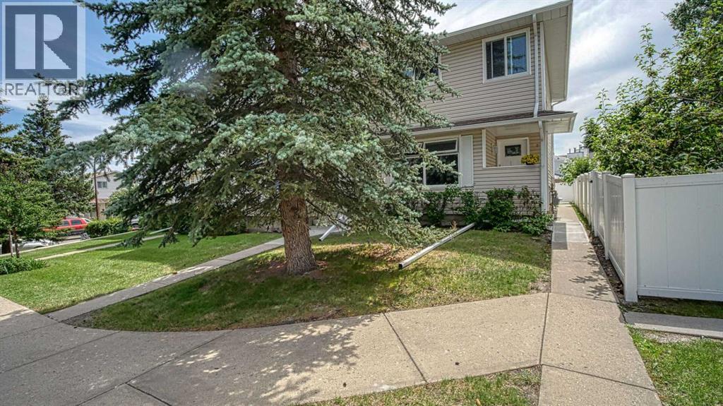 123 Woodsman Ln SW, Calgary, AB T2W 4Z5