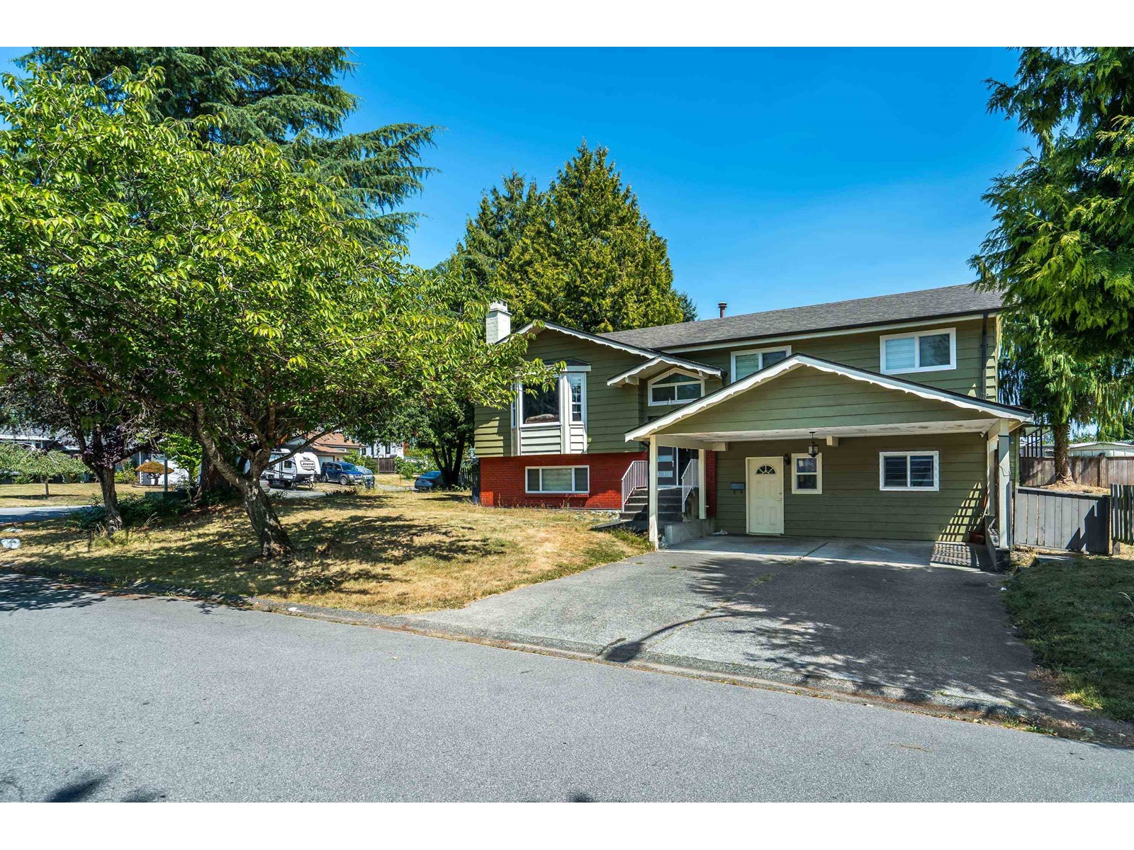14458 Chartwell Dr, Surrey, BC V3S 5E4