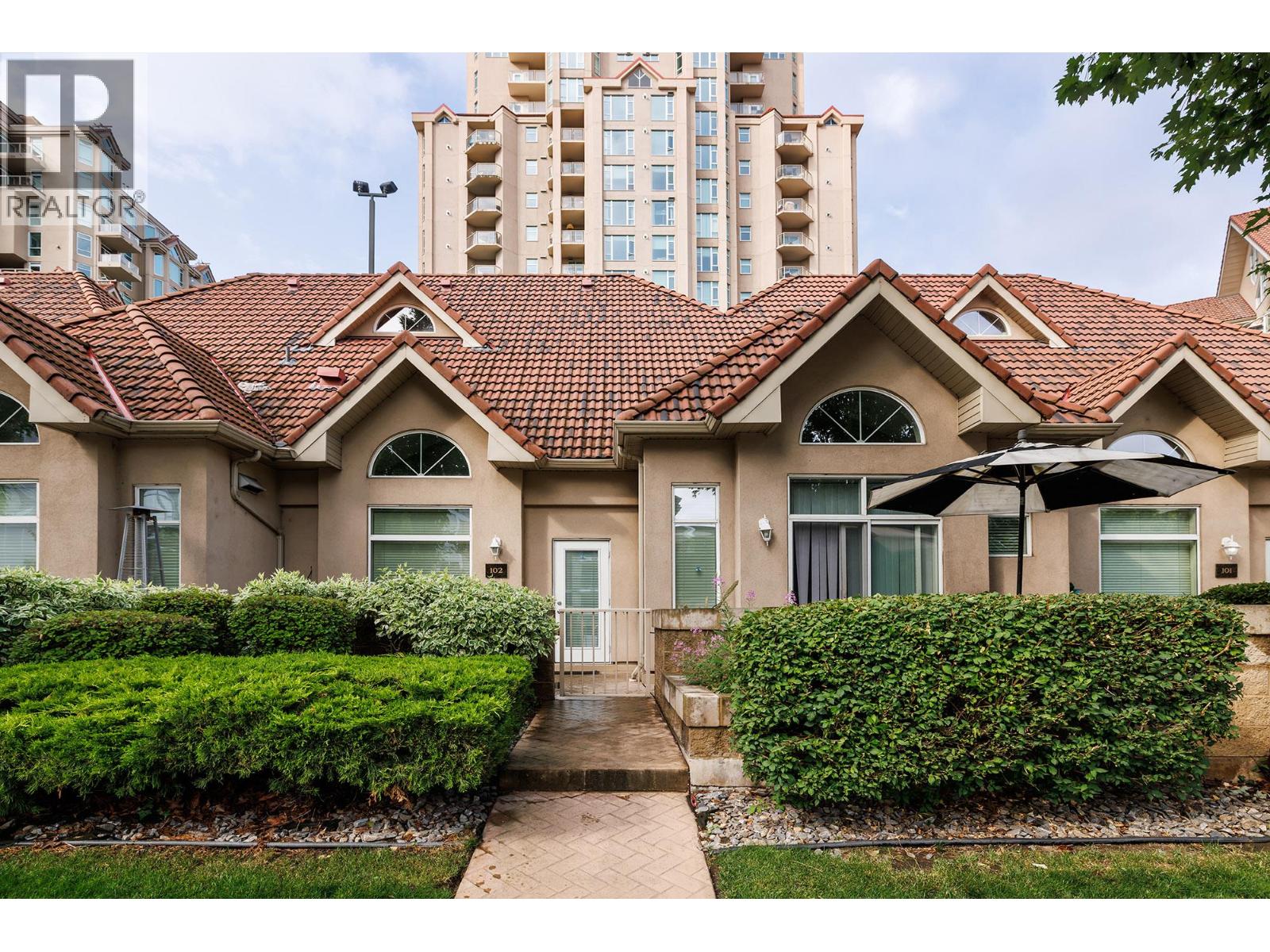 1128 Sunset Drive Unit 102, Kelowna, BC V1Y 9W1