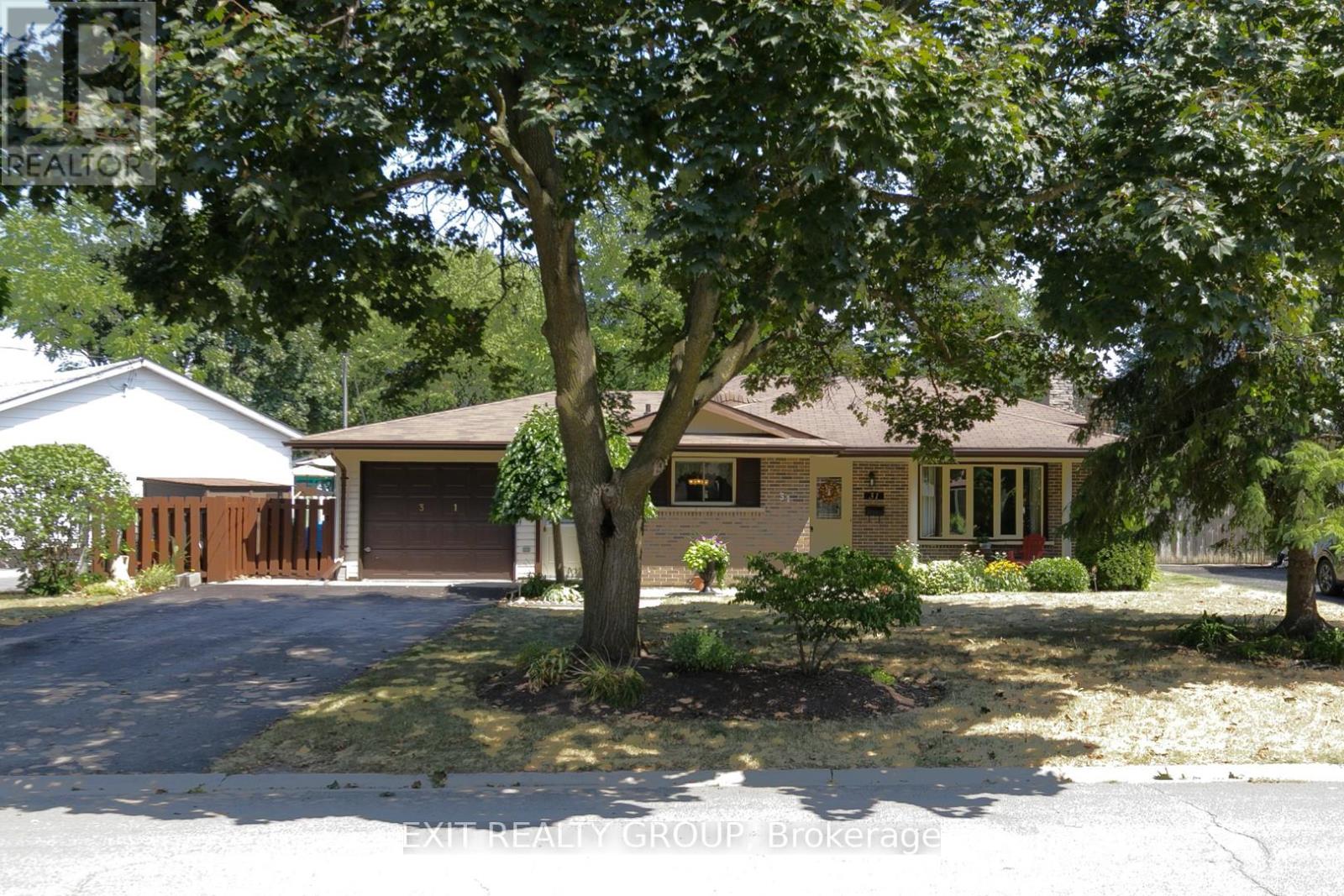 31 Lexington Cres, Belleville, ON K8P 4L2
