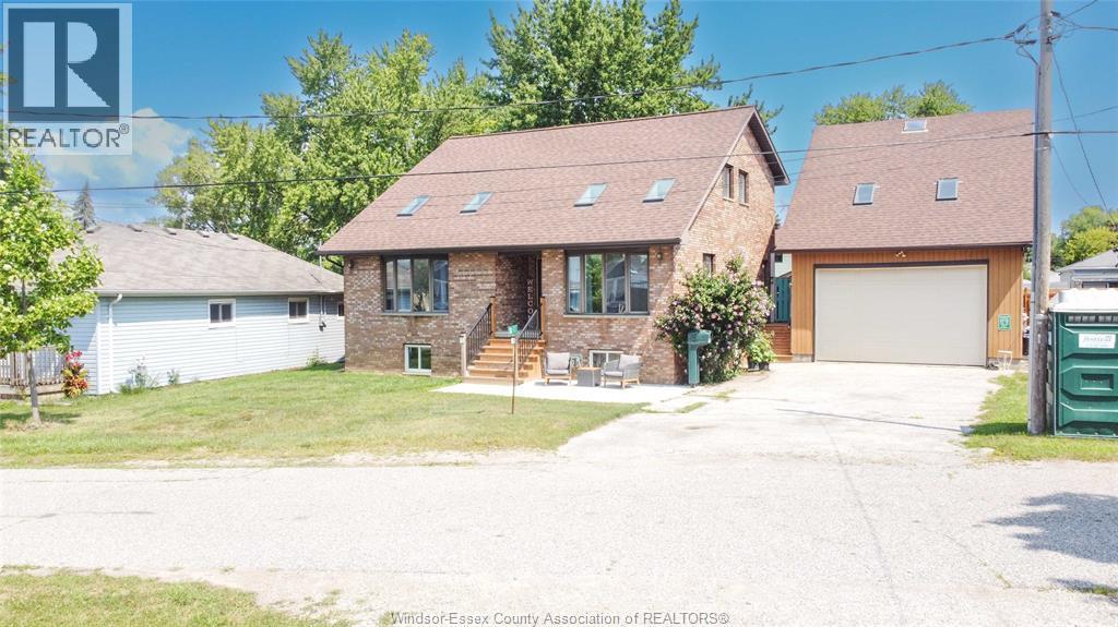 30 Seacrest, Amherstburg, ON N9V 2S4