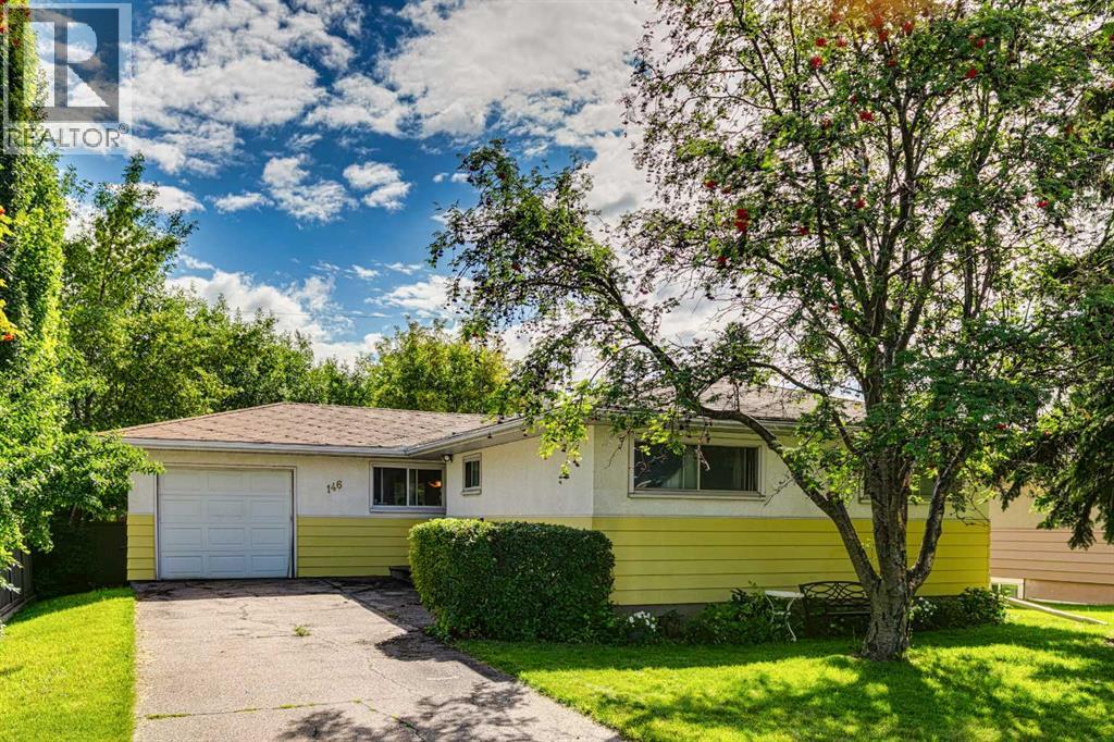 146 Wedgewood Dr SW, Calgary, AB T3C 3G8