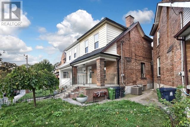 300 Montrose Ave, Toronto, ON M6G 3G8
