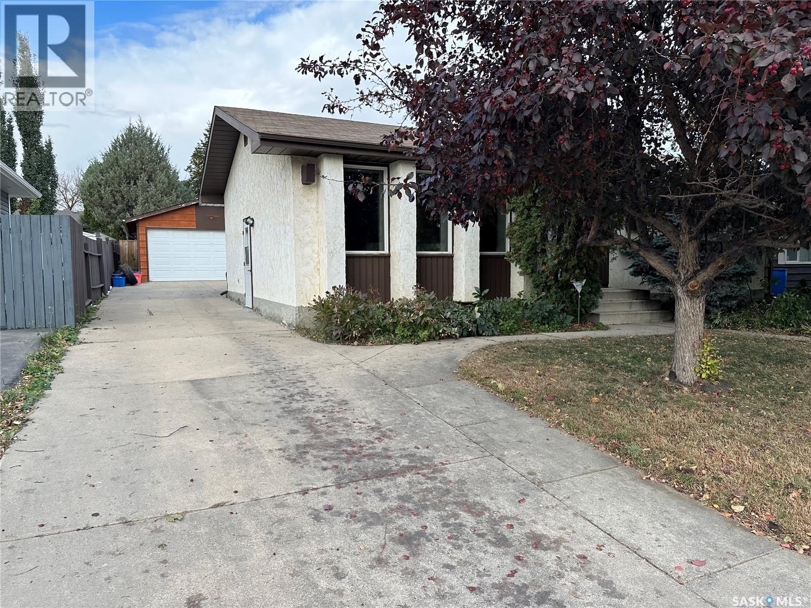 1214 Mckercher Dr, Saskatoon, SK S7H 4Y7