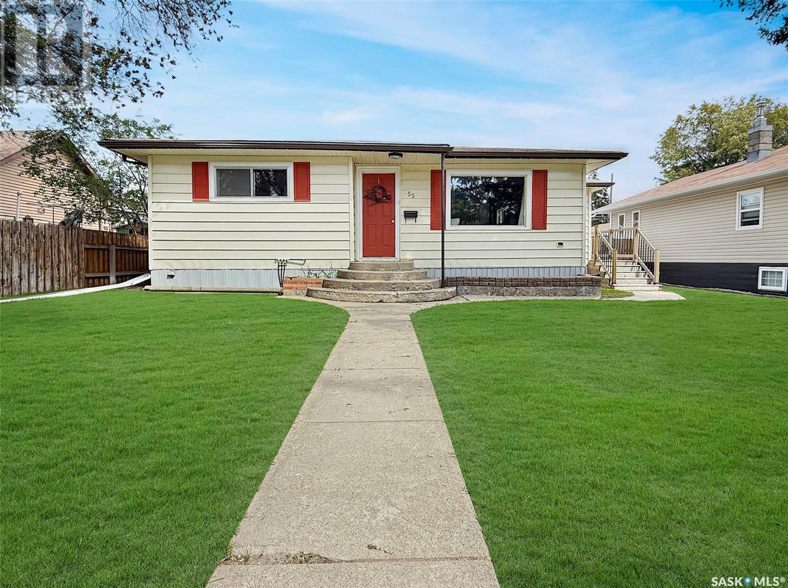 355 8 Avenue Northwest, Swift Current, SK S9H 0Z9