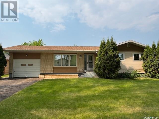 123 Centre Ave, Canora, SK S0A 0L0