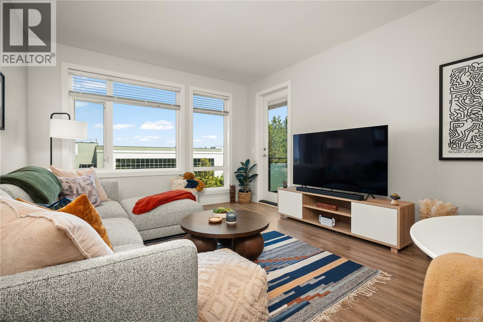 6544 Metral Dr Unit 302 Dr, Nanaimo, BC V9T 2L8