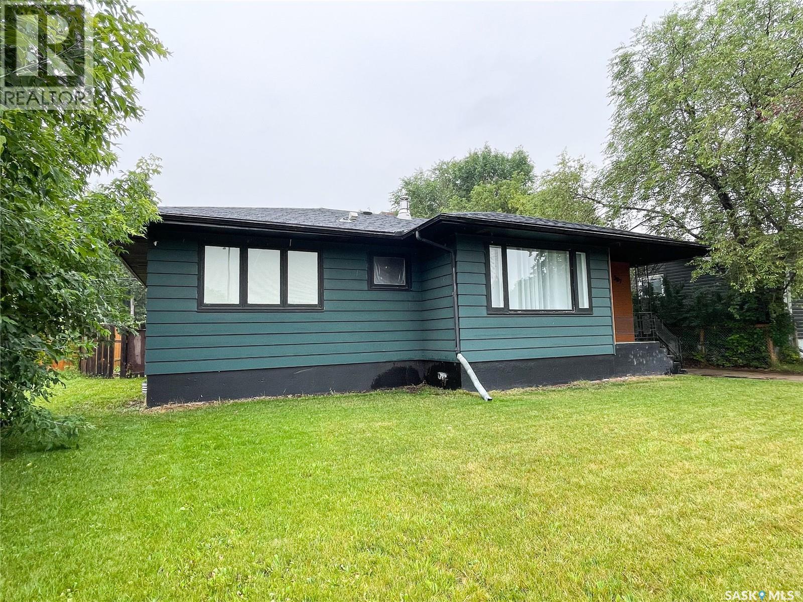 507 Centre St, Meadow Lake, SK S9X 1E5