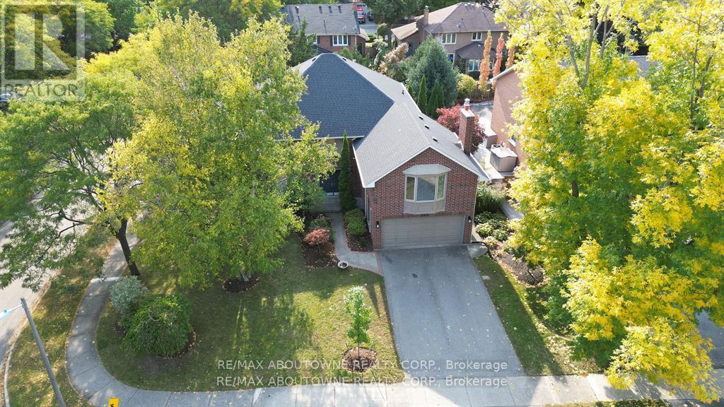 398 Barclay Cres, Oakville, ON L6J 6H9