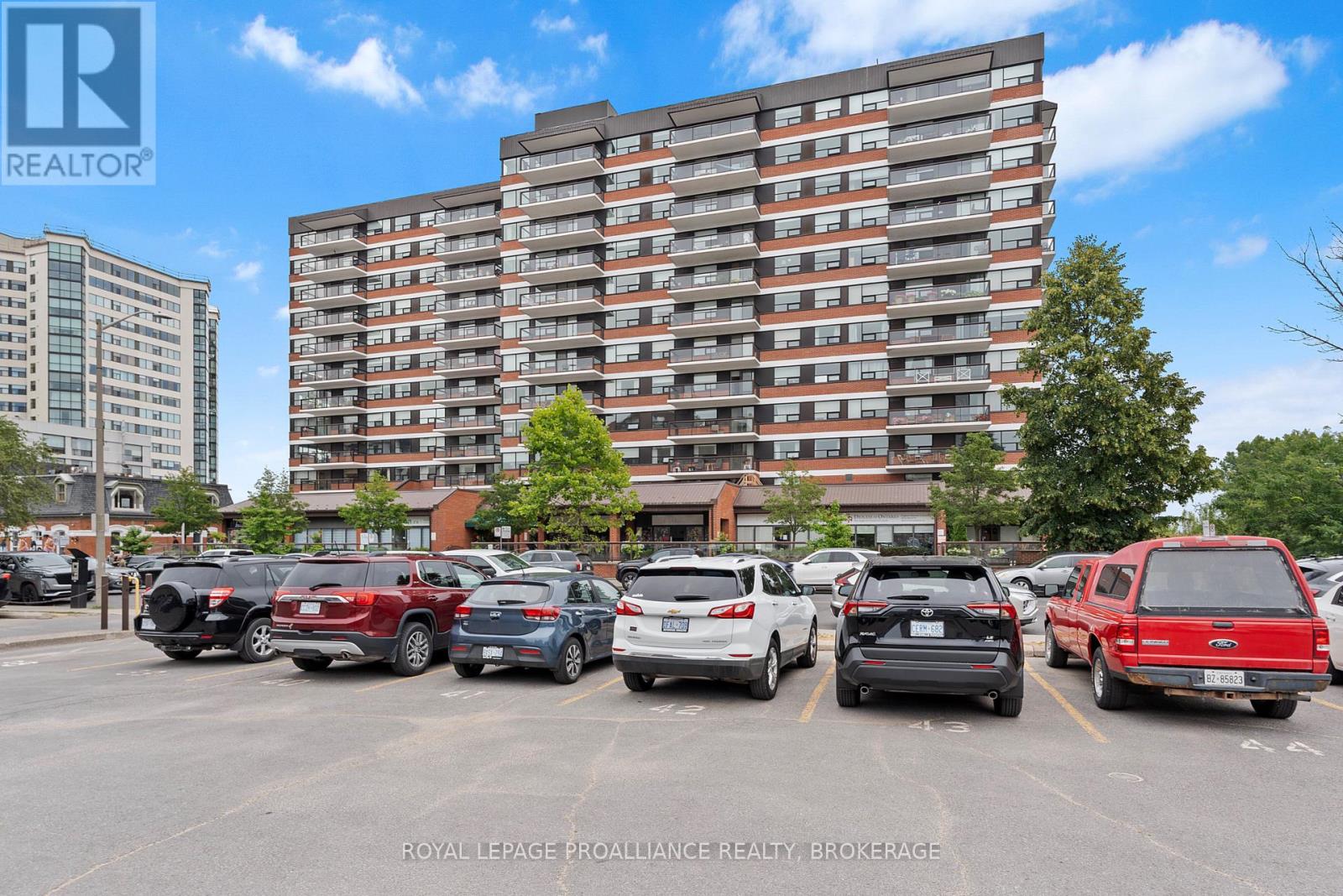 701 165 Ontario St, Kingston, ON K7L 2Y6