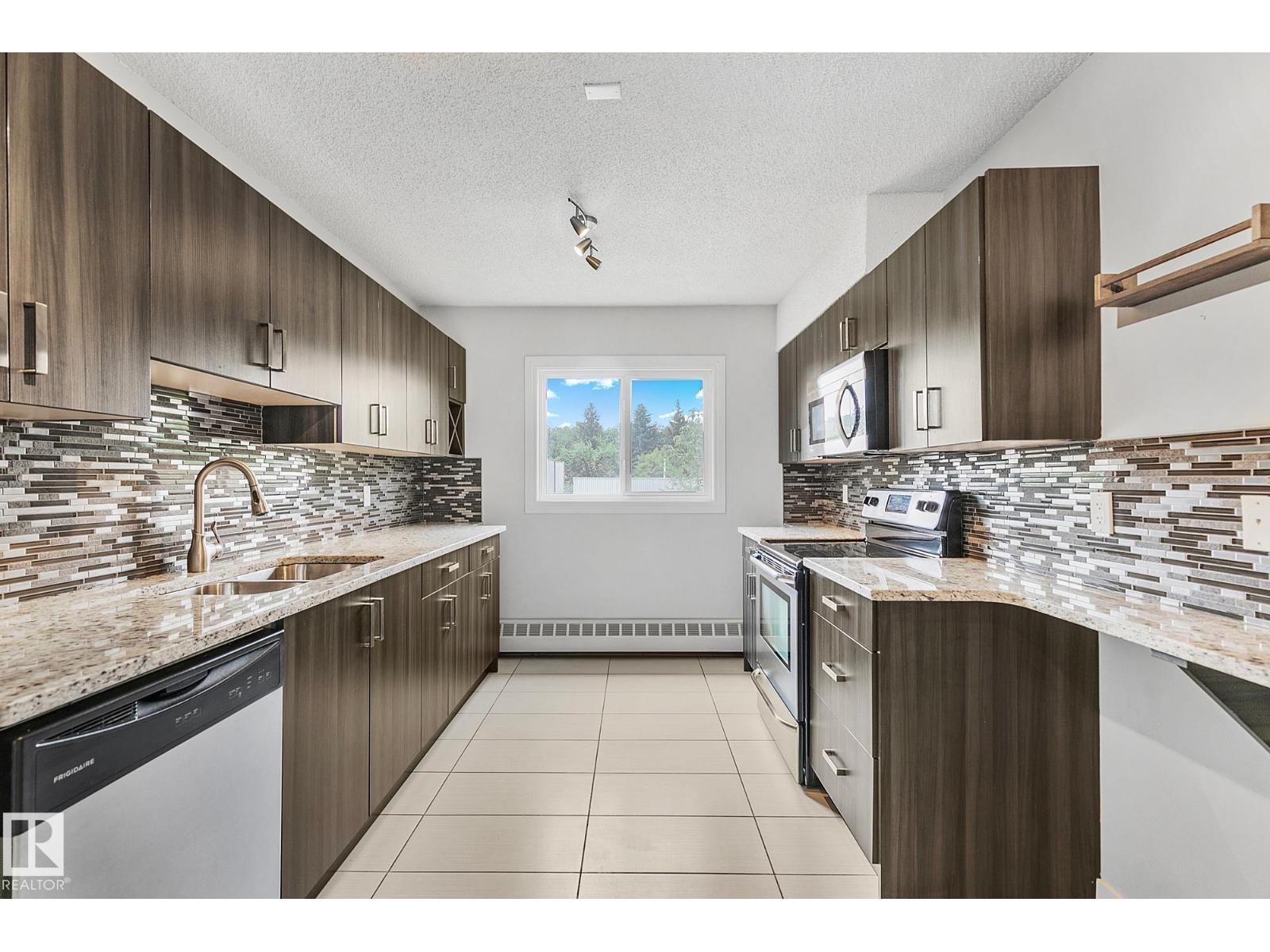 9630 82 Avenue Northwest #11, Edmonton, AB T6C 1A1
