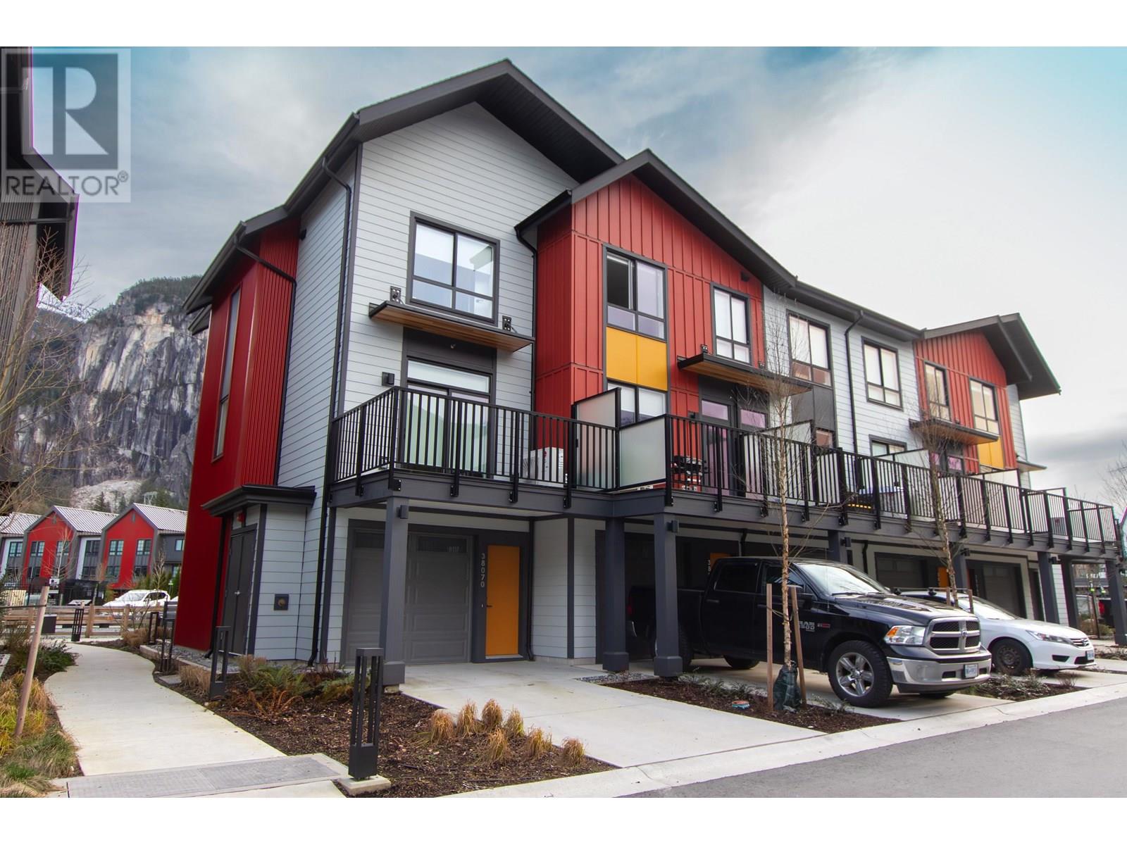 38070 Helm Way, Squamish, BC V8B 1E6
