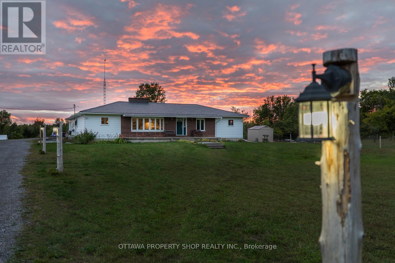 2428 Greys Creek Rd, Ottawa, ON K4P 1N7