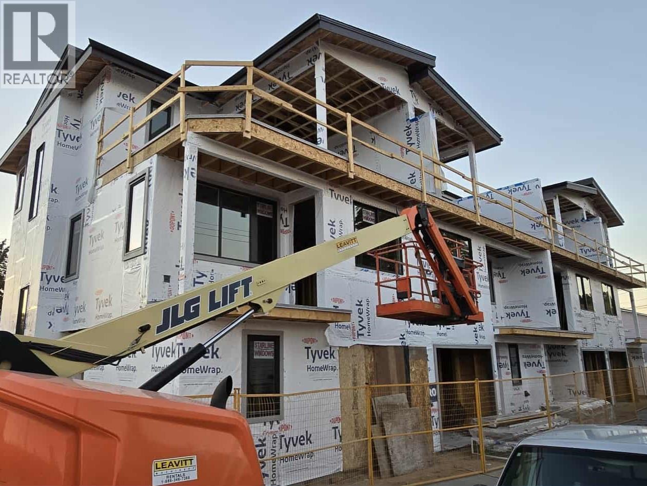 724 Morrison Avenue Unit 3, Kelowna, BC V1Y 5E5