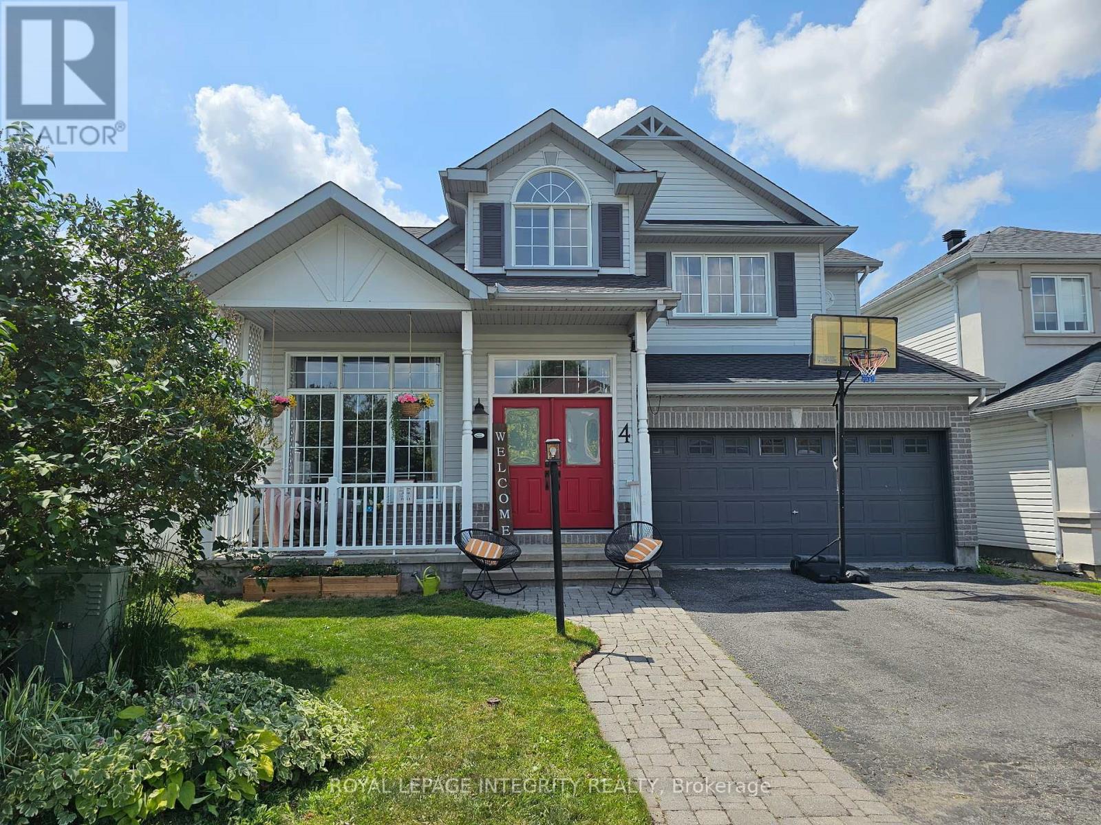 4 Bracewood Way, Ottawa, ON K2J 4Y3