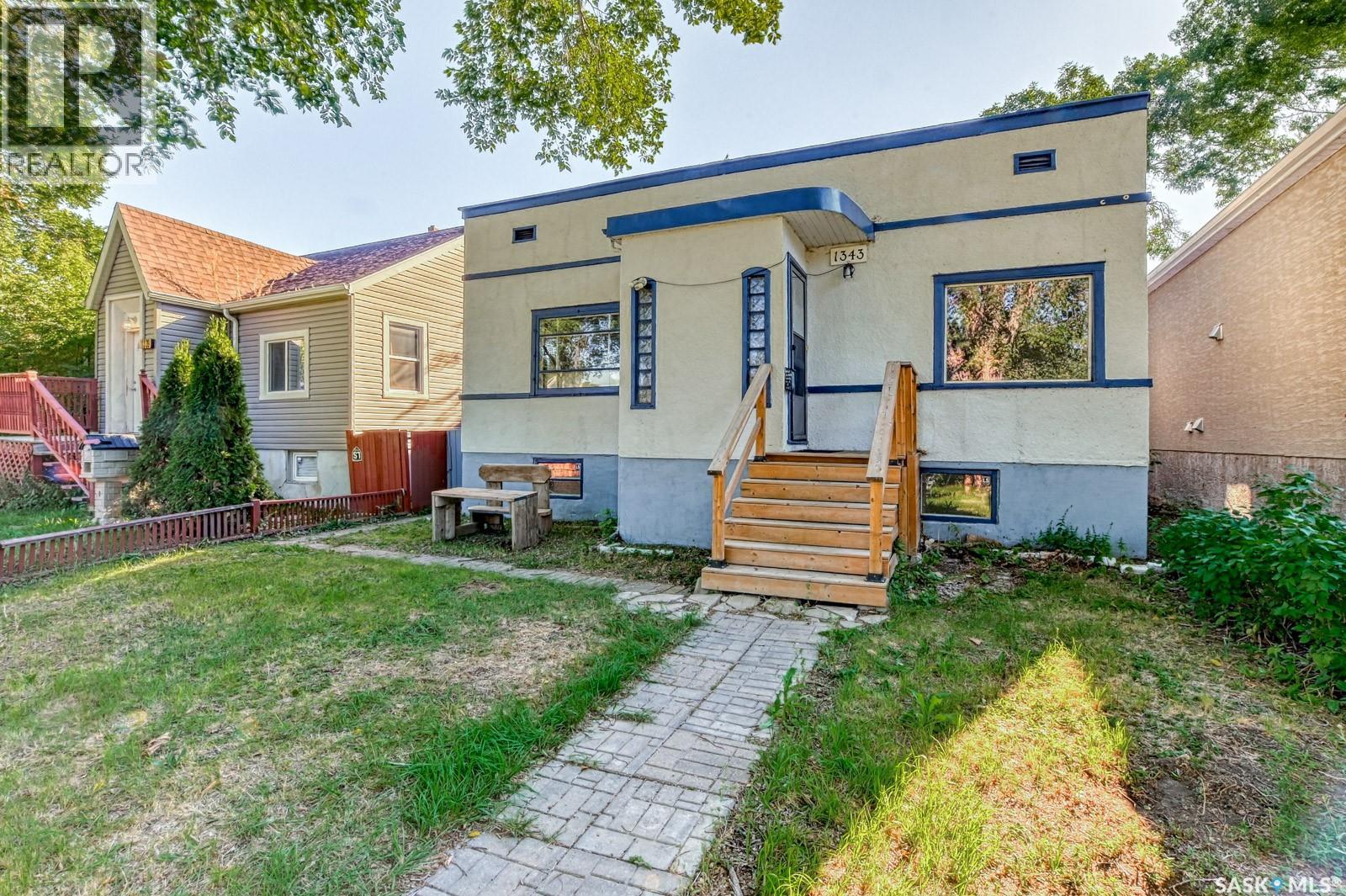 1343 Queen St, Regina, SK S4T 4B7