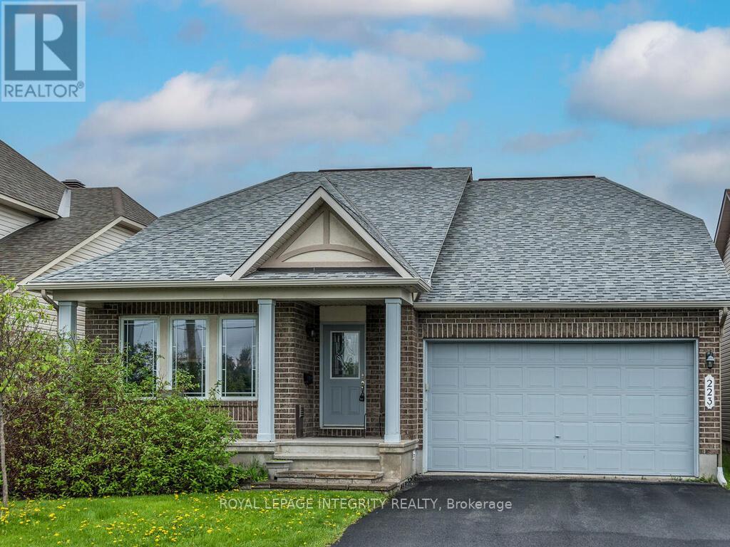223 Willow Creek Cir, Ottawa, ON K2G 7B1