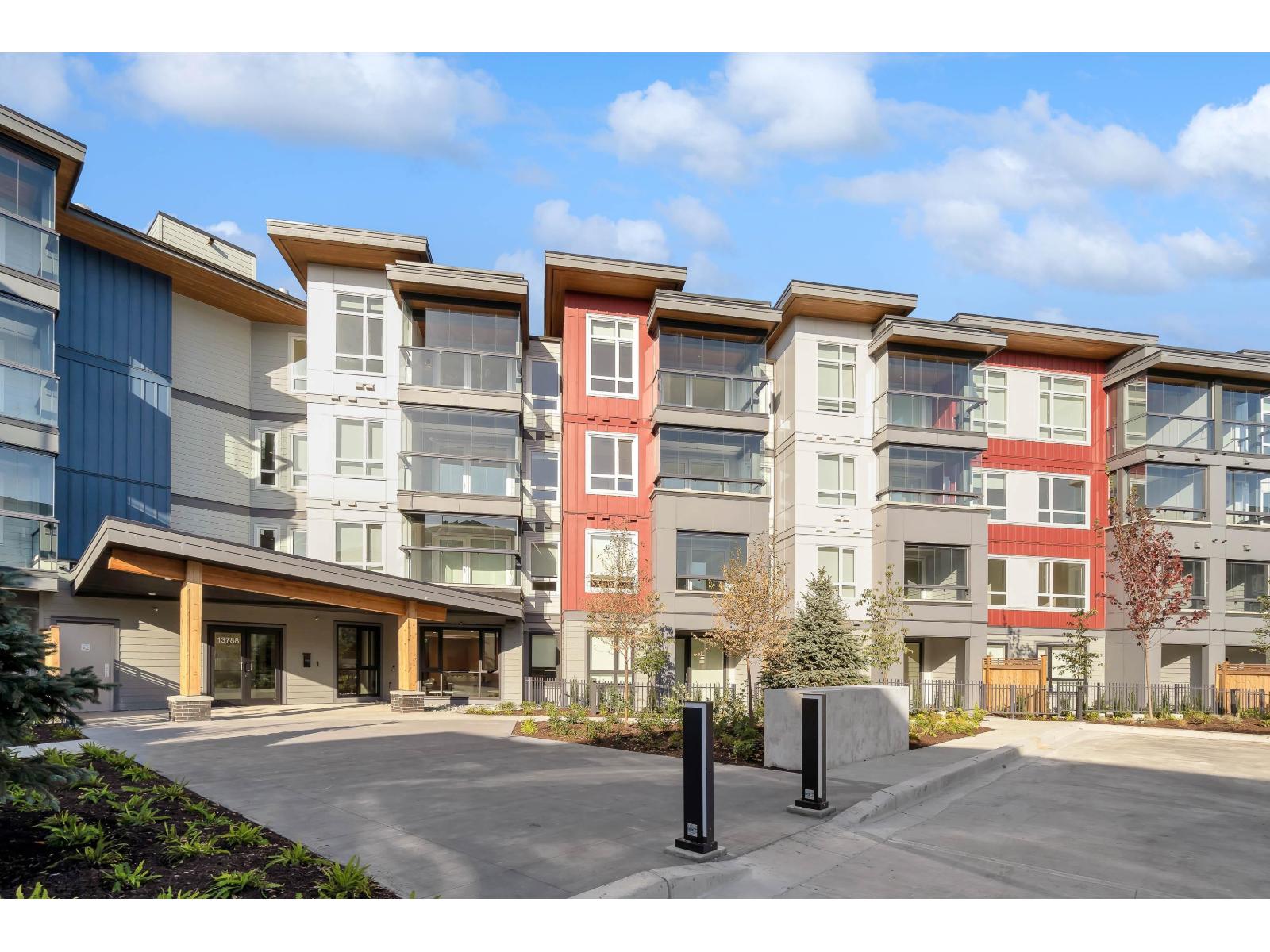 13788 76 Avenue Unit 223, Surrey, BC V3W 3V9