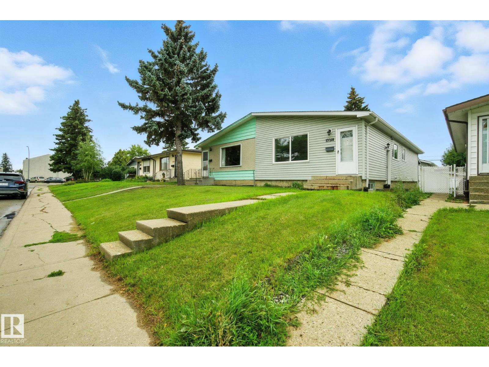 81 St Nw Unit 13218, Edmonton, AB T5C 1N7