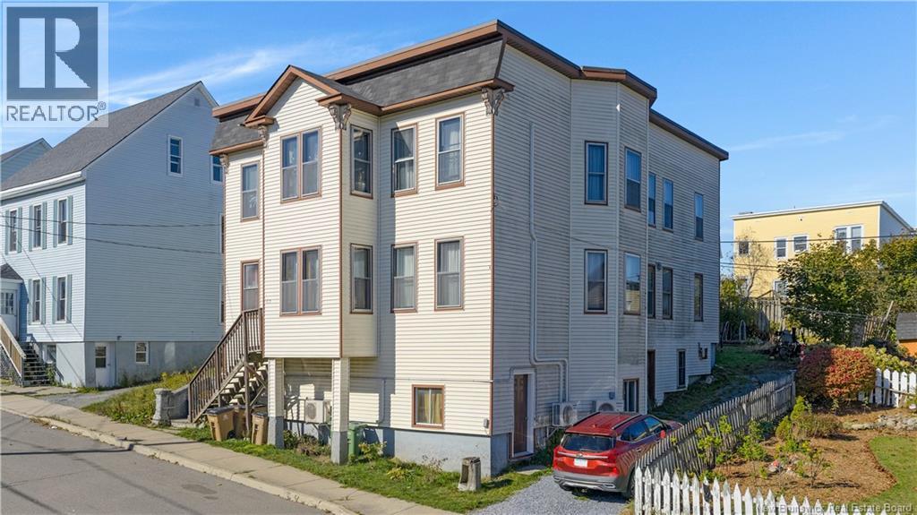 163 Guilford St, Saint John, NB E2M 1V8