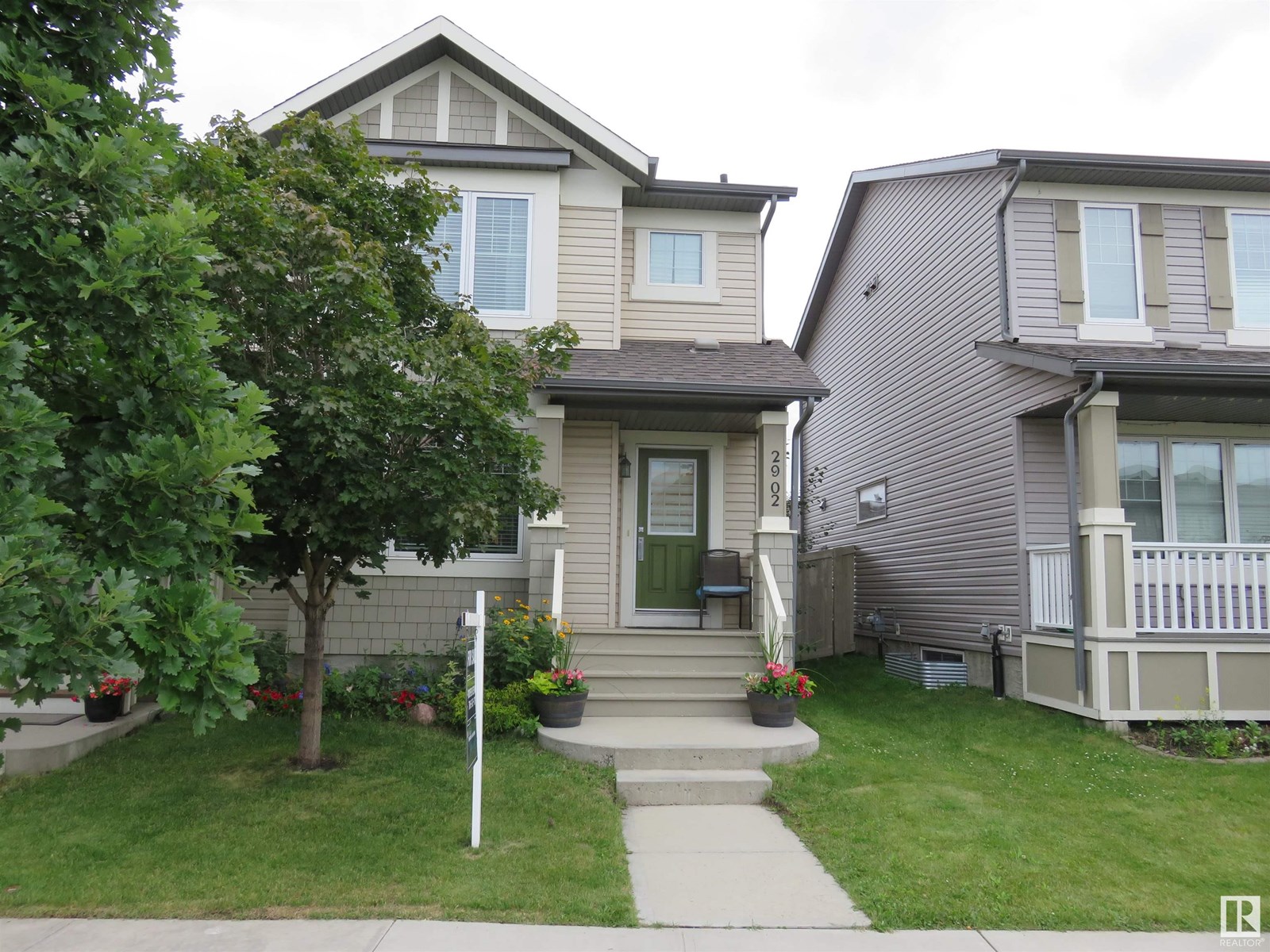 2902 Maple Way NW, Edmonton, AB T6T 0T4