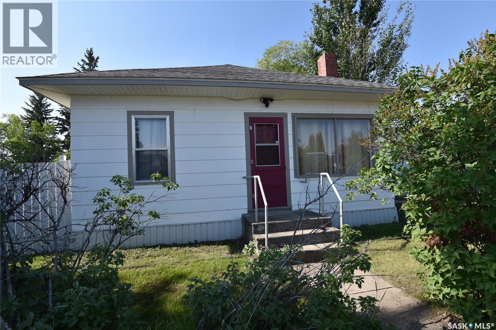 218 2 Street West, Nipawin, SK S0E 1E0