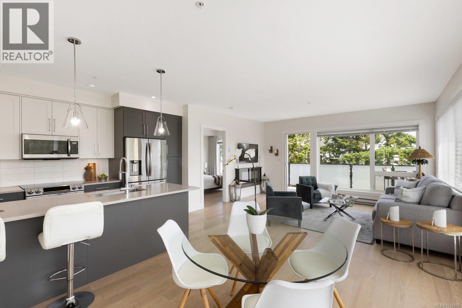 2526 Bevan Ave Unit 303 Ave, Sidney, BC V8L 1W3