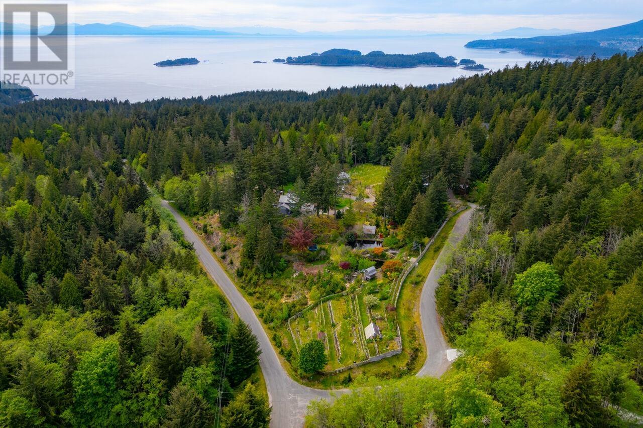 620 Laura Rd, Bowen Island, BC V0N 1G2
