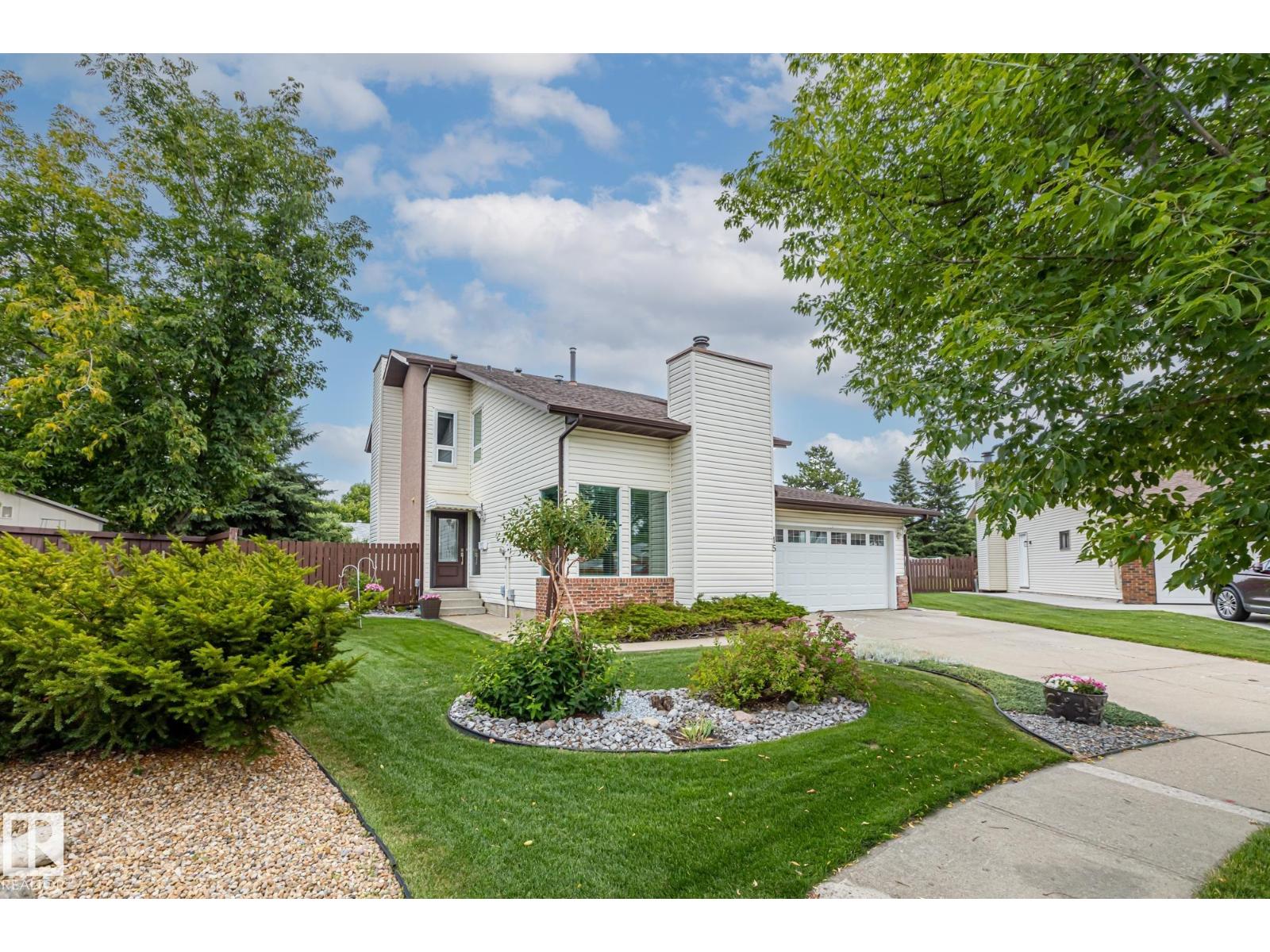 15 Apple Pl, St. Albert, AB T8N 3H1