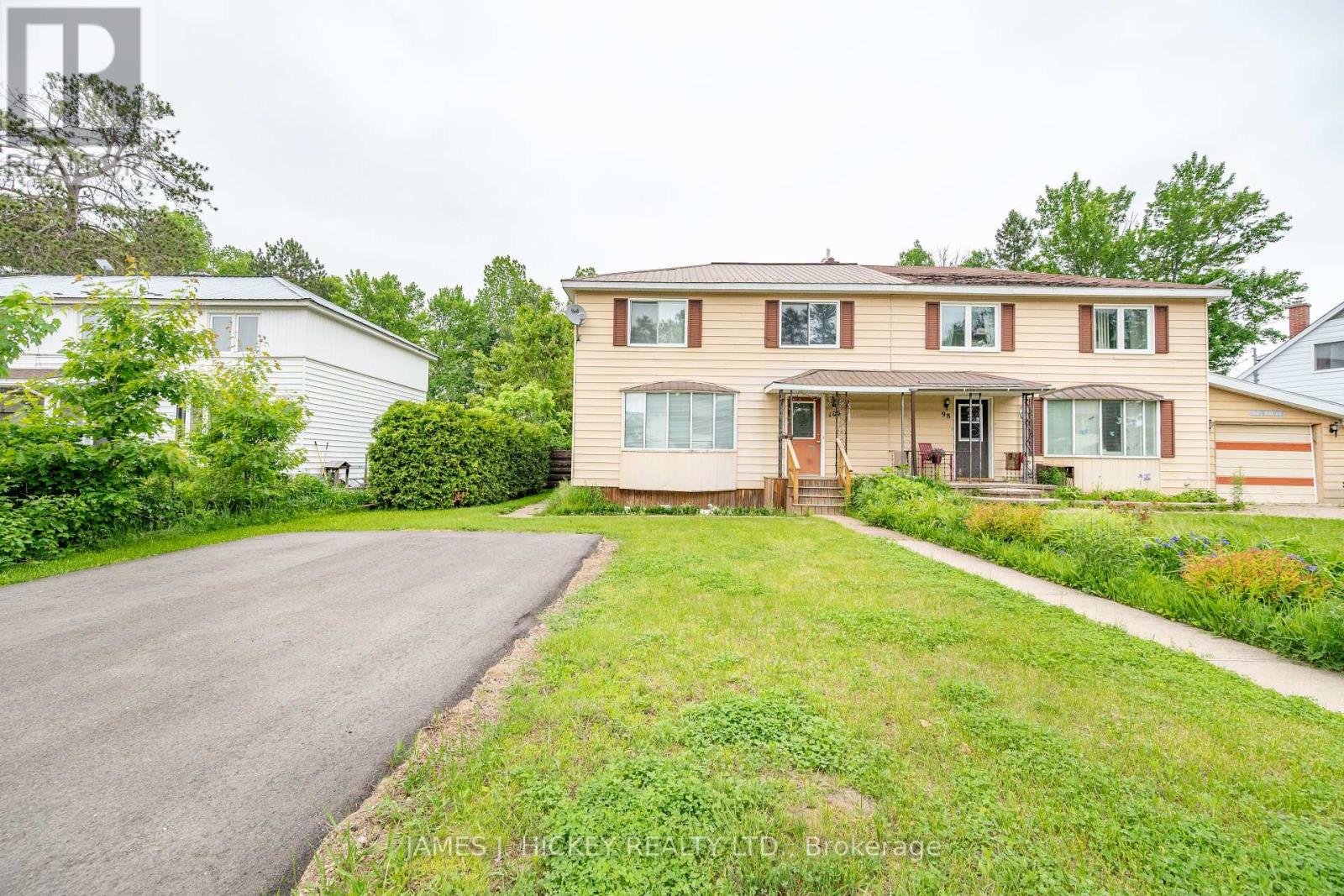 100 Algonquin St, Deep River, ON K0J 1P0