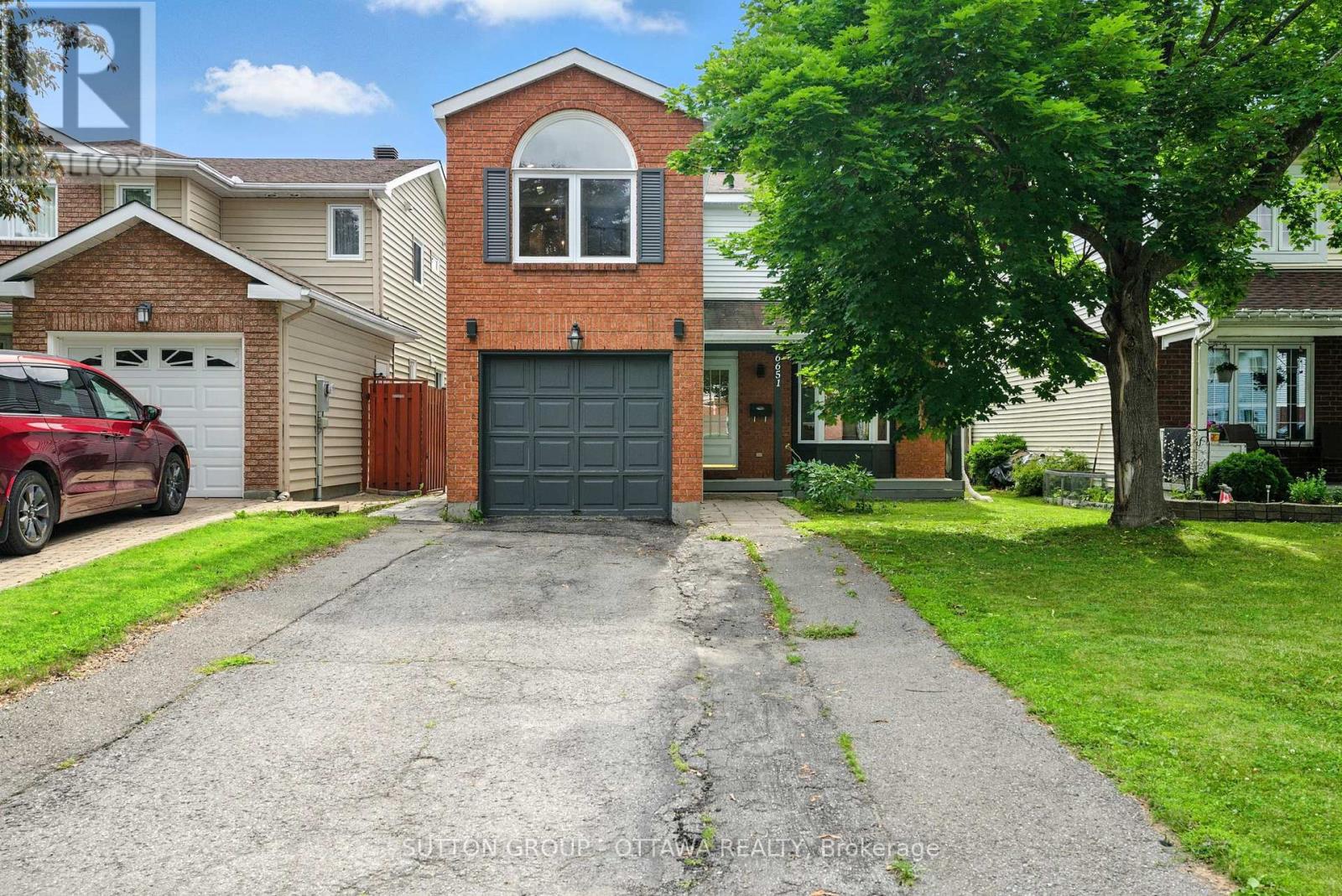 6651 Tooney Dr, Ottawa, ON K1C 6P7