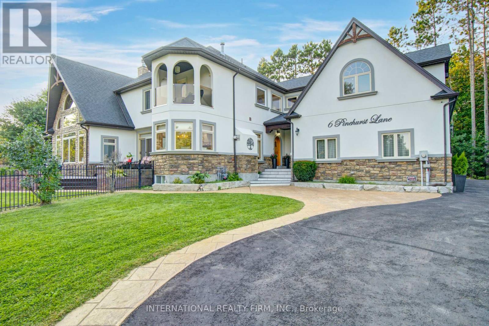 6 Pinehurst Ln, Springwater, ON L0L 1Y2