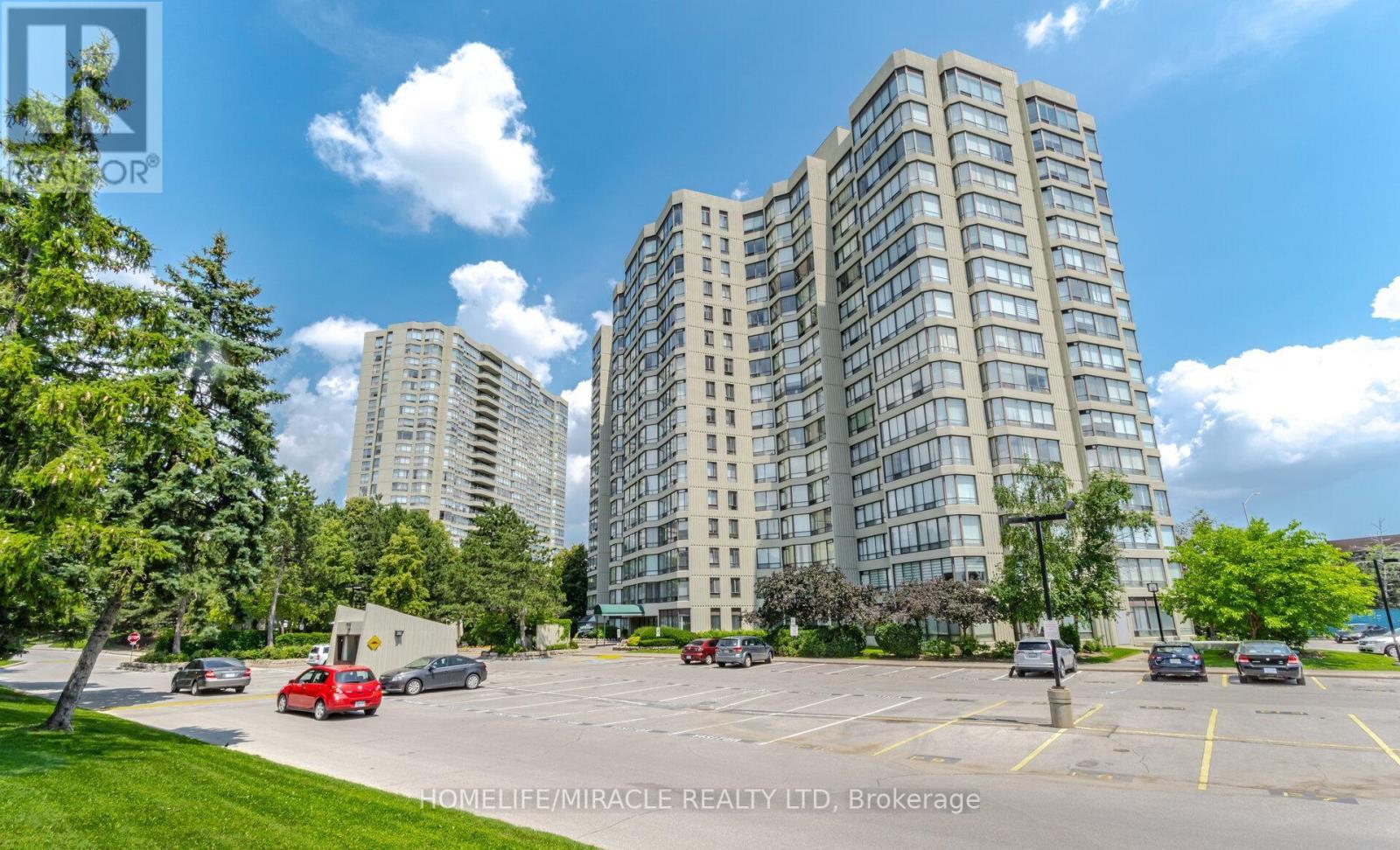 401 26 Hanover Rd, Brampton, ON L6S 4T2