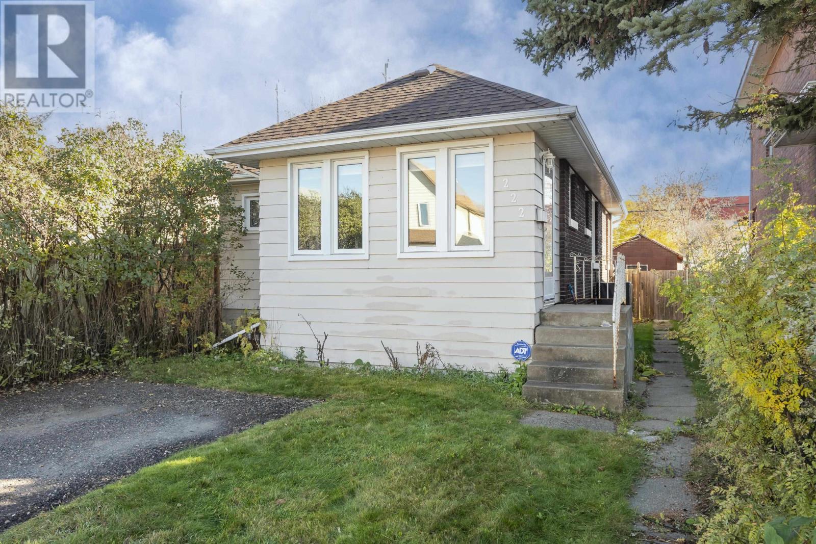 222 Harold St N, Thunder Bay, ON P7C 4C4