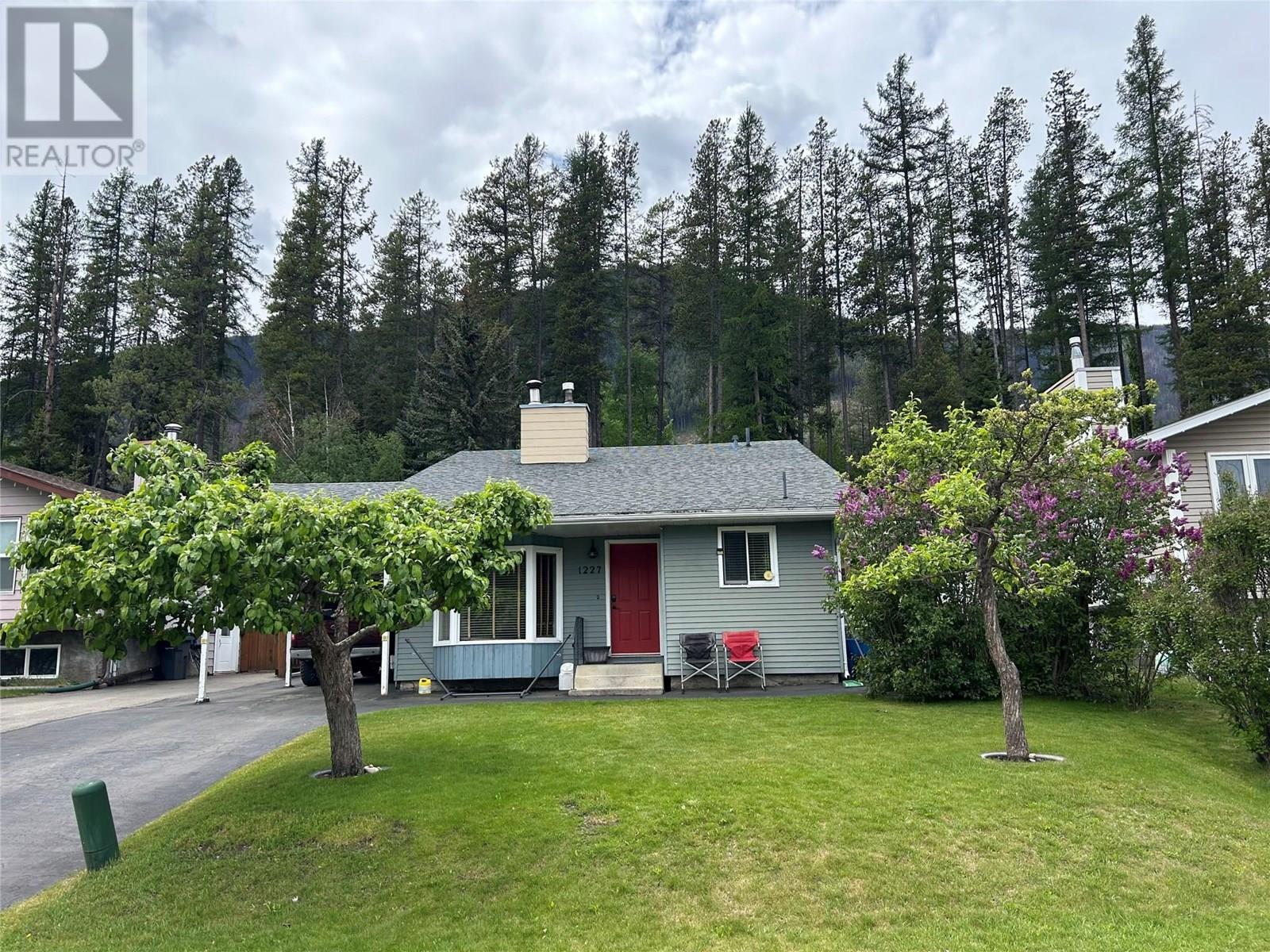 1227 Pinyon Rd, Sparwood, BC V0B 2G2