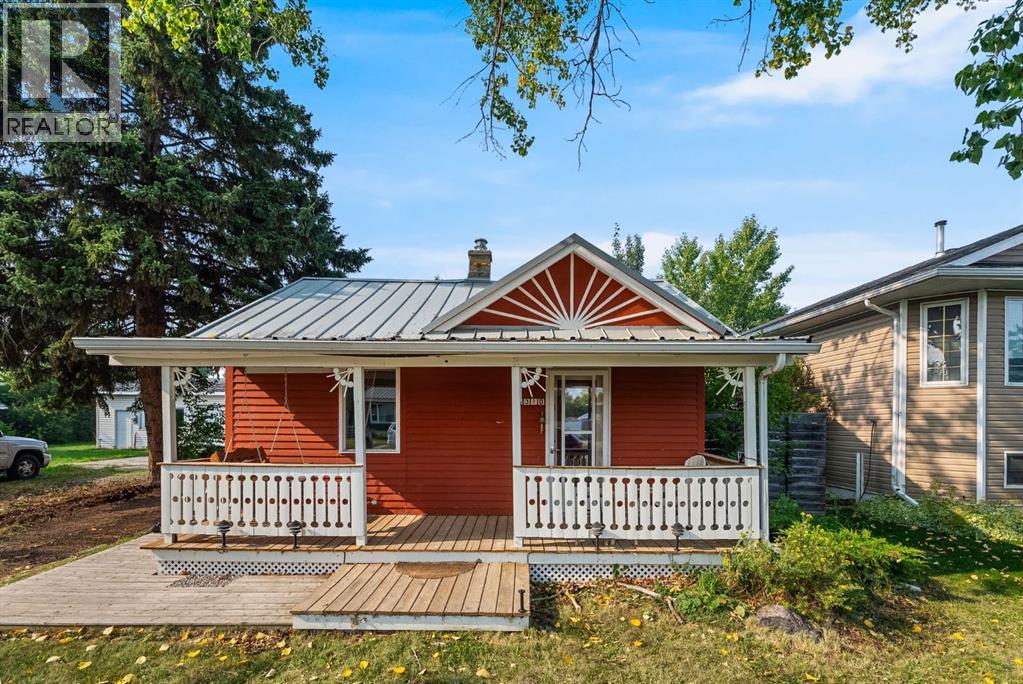1310 Centre St, Carstairs, AB T0M 0N0