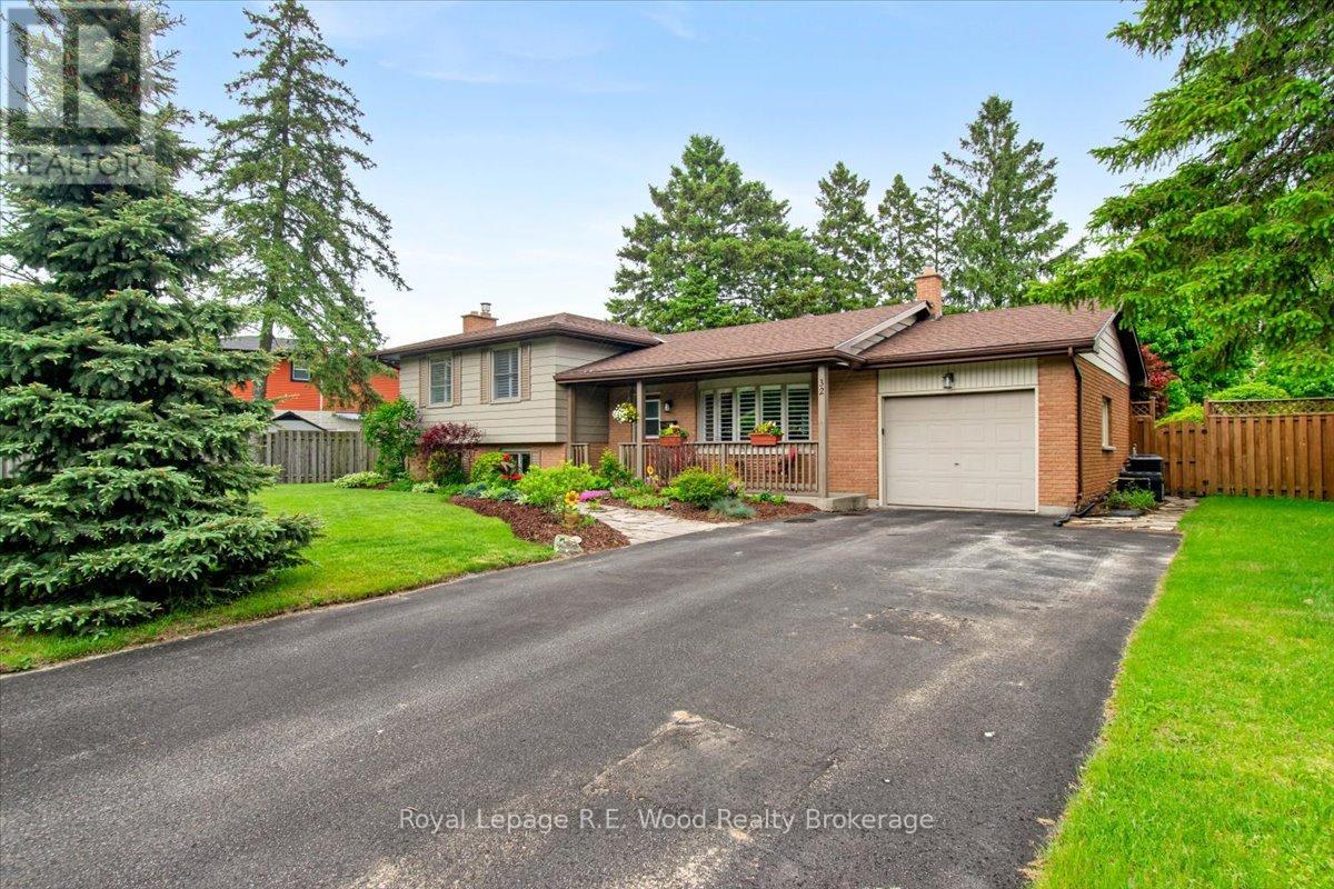32 Devon Ct, Tillsonburg, ON N4G 4K6