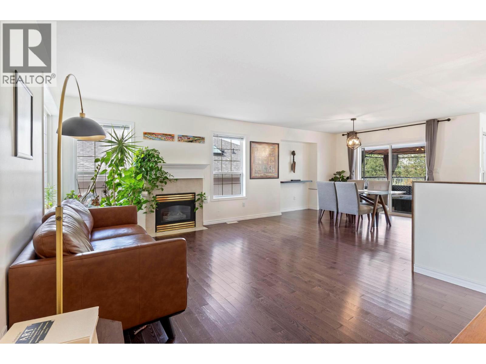 2098 Sunview Dr, West Kelowna, BC V1Z 3P9