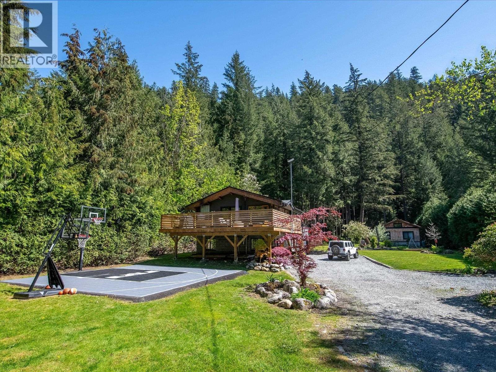 2040 Midnight Way, Squamish, BC V0N 1T0