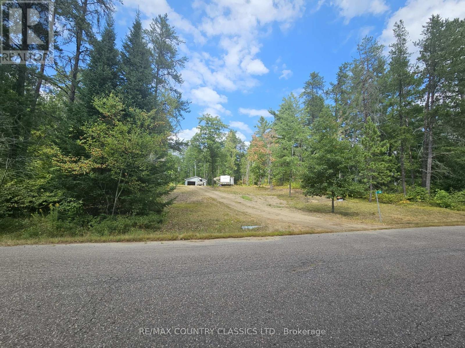 74 Murray Park St, Madawaska Valley, ON K0J 1B0