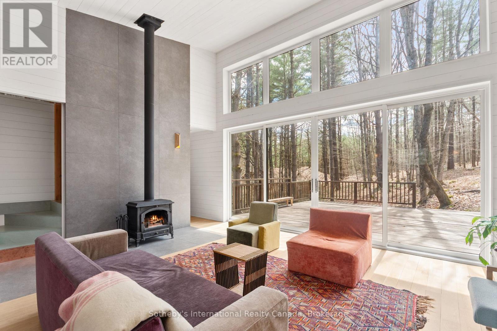 1100 Whites Rd, Muskoka Lakes, ON P0B 1J0