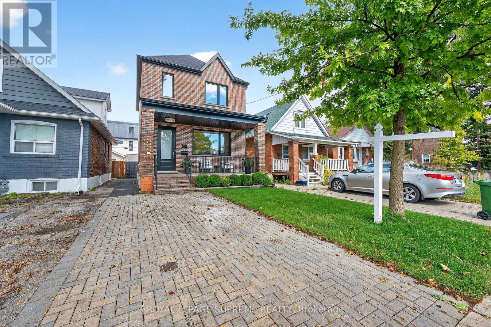 24 York Ave, Toronto Mount Dennis, ON M6N 2V2
