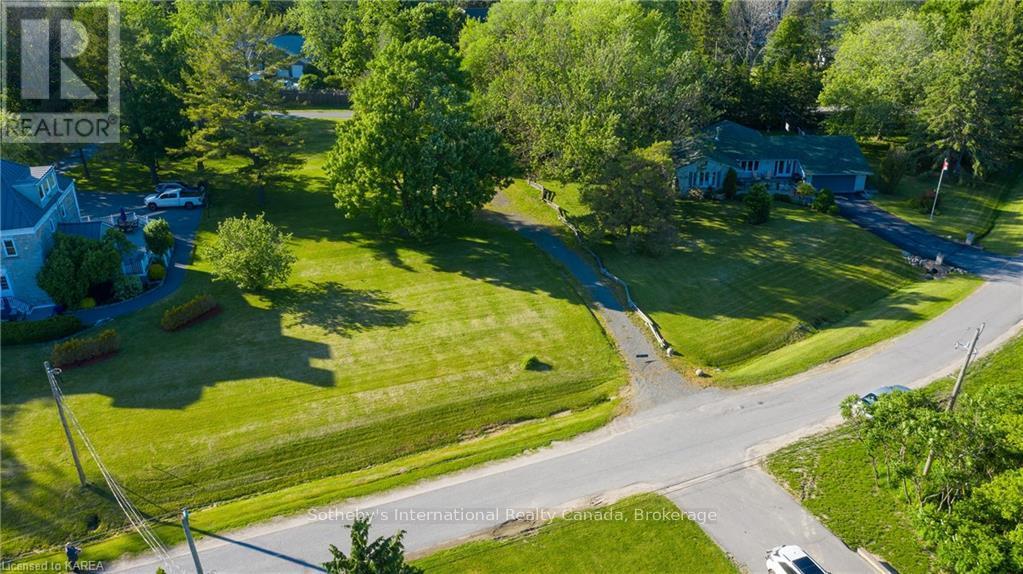 4 Starr Pl, Kingston, ON K7L 4V1