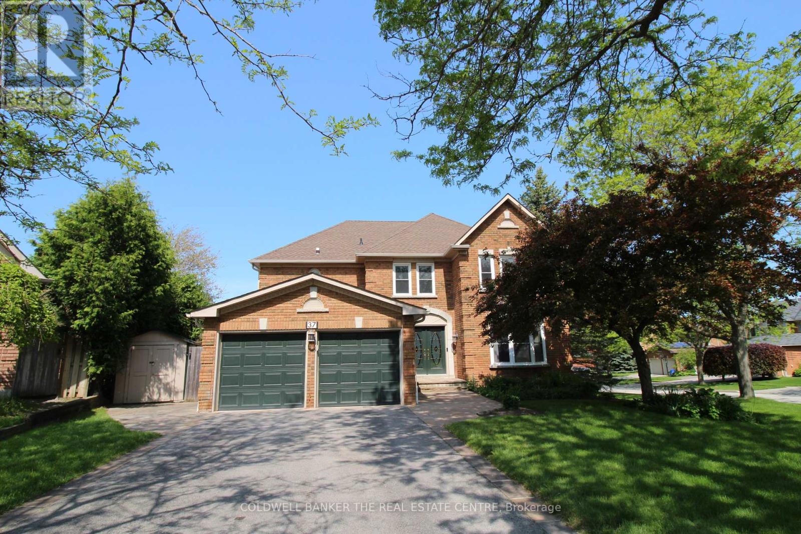 37 Falling Brook Dr, Barrie, ON L4N 7E9