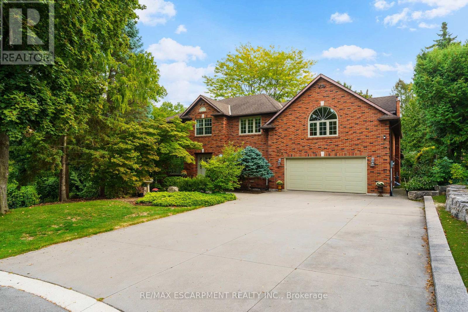 373 Brookview Ct, Hamilton Ancaster, ON L9G 4E6
