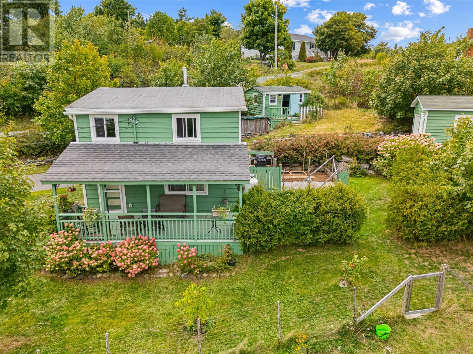 8 Goulds Rd, Pouch Cove, NL A0A 3L0