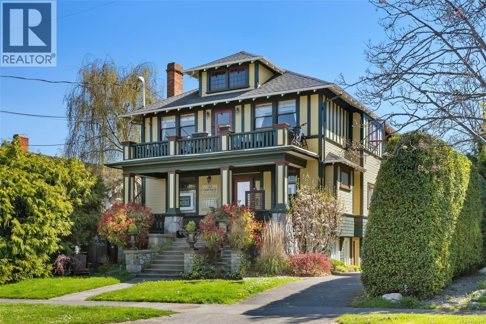123 Cambridge St, Victoria, BC V8V 4B1