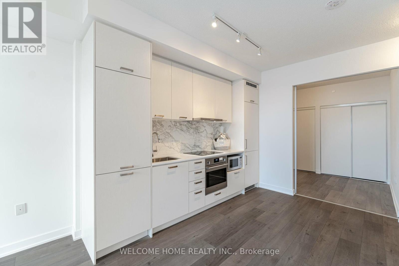 1019 38 Honeycrisp Cres, Vaughan Concord, ON L4K 0M8