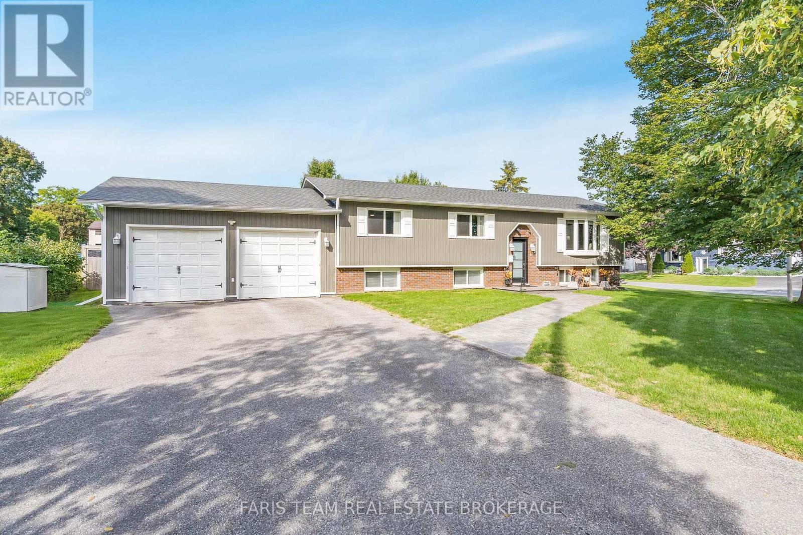 132 Patterson Rd, Barrie, ON L4N 3W4