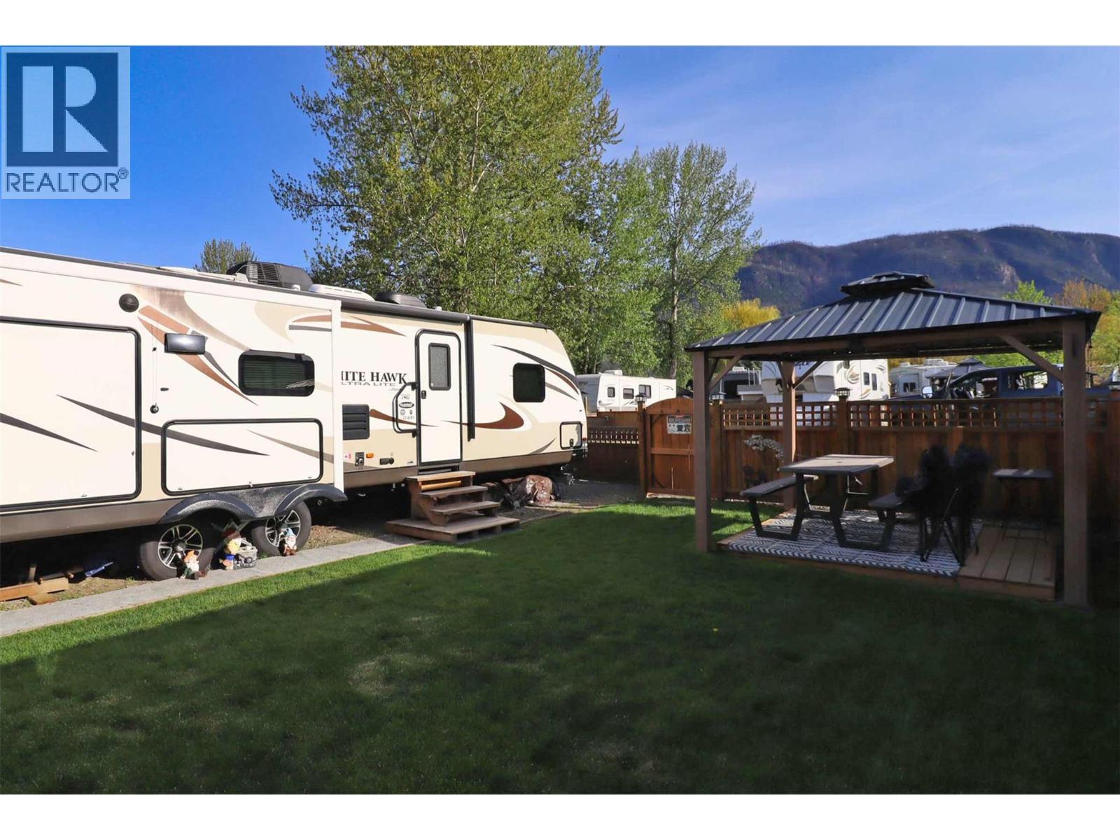 5 Osprey Ln, Lee Creek, BC V0E 1M4